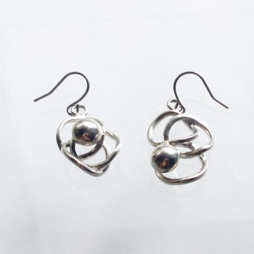  Circle and line motif earrings